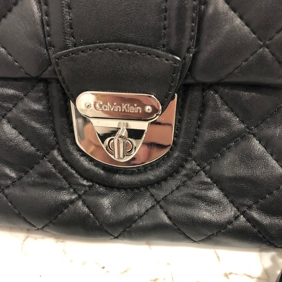 Calvin Klein Quilted Black Leather Cross Body Bag - Picture 6 of 7
